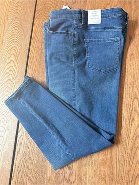 NWT. Talbots Women's Crop jogging Jeans High Waist Size 14